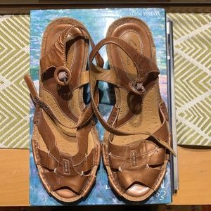 Clarks Artisan Tan Patent Leather Wedge Strap Sandals Sz 7M Ht. 3 in. Never Worn